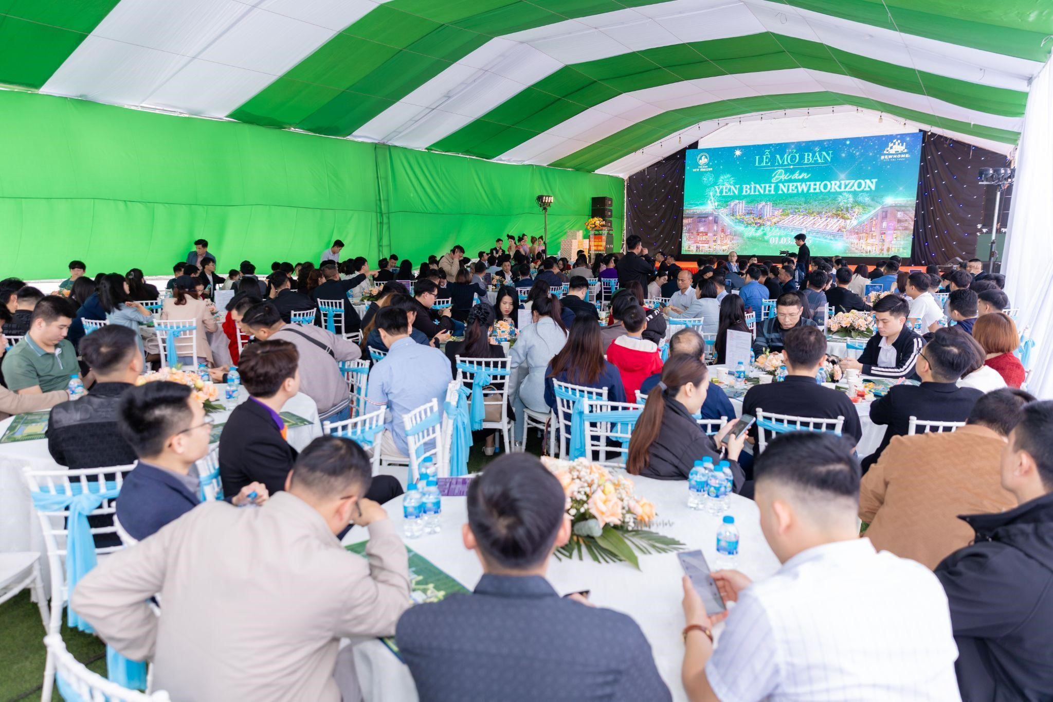  
Đông đảo khách hàng có mặt tại sự kiện mở bán dự án