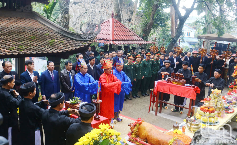 Lễ hội đền Đuổm là một trong những lễ hội quan trọng tại Thái Nguyên.