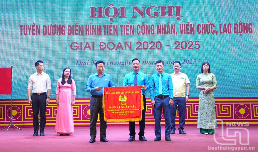 Tuyên dương điển hình tiên tiến là công nhân, viên chức, lao động