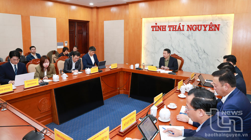Đồng chí Chủ tịch UBND tỉnh Nguyễn Huy Dũng tiếp và làm việc với Đoàn doanh nghiệp Hàn Quốc.