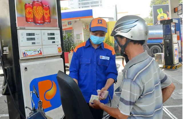 Giá xăng giảm mạnh, xuống dưới 20.000 đồng/lít