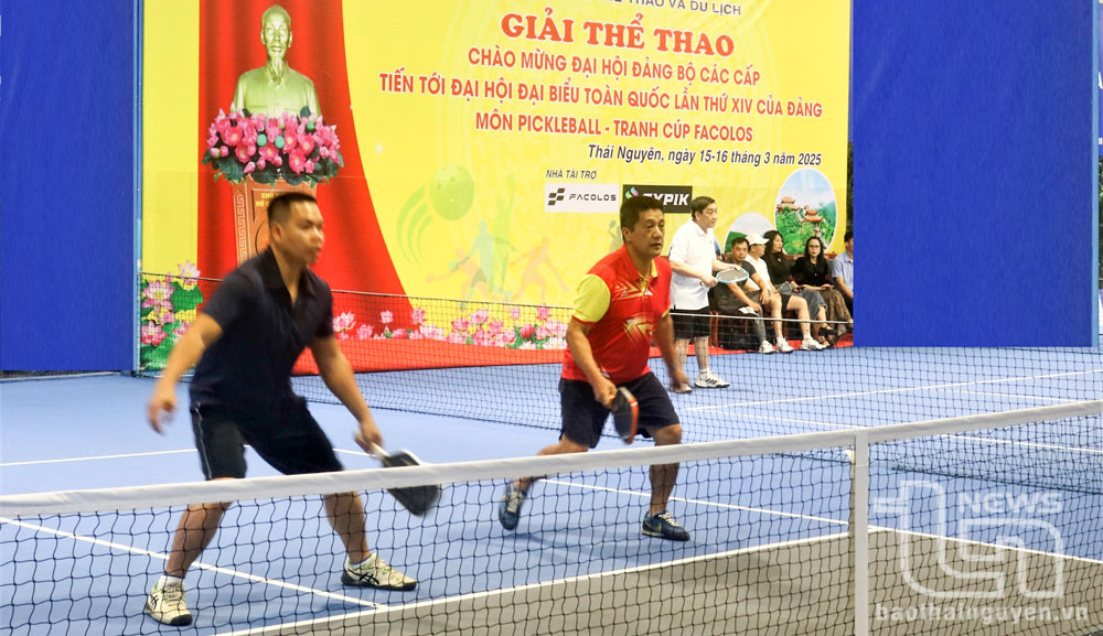 Ngay sau khai mạc, vận động viên các đơn vị tích cực tham gia thi đấu.