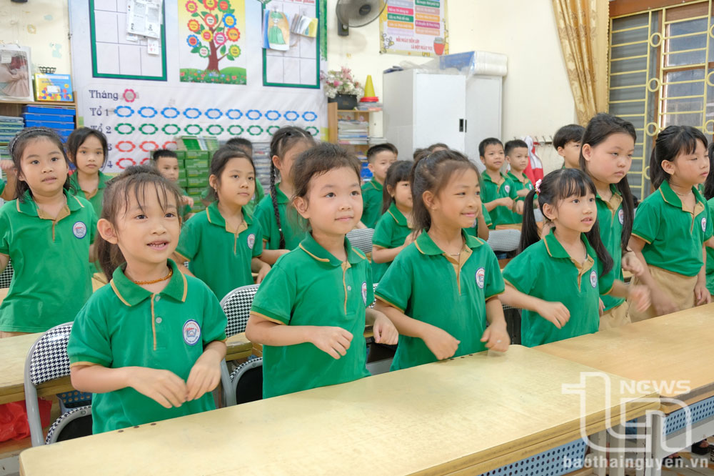 Học sinh Trường Tiểu học Trưng Vương (TP. Thái Nguyên) tham gia hoạt động tập thể tại lớp.