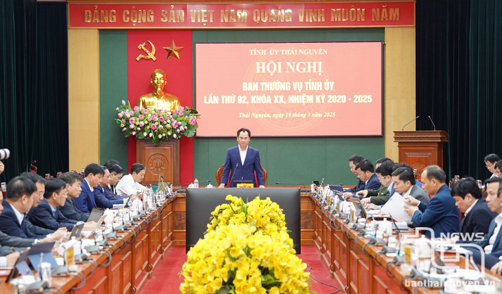 Đồng chí Bí thư Tỉnh ủy Trịnh Việt Hùng chủ trì Hội nghị.