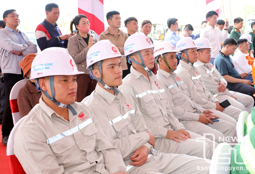 Đại diện đơn vị thi công tham dự buổi Lễ.
