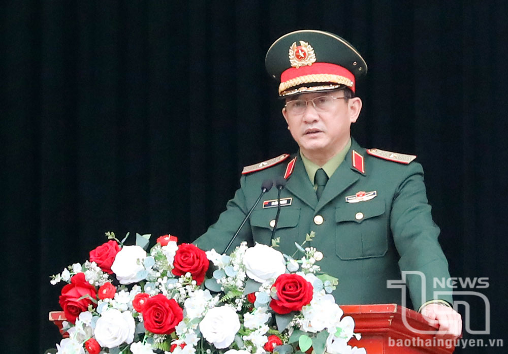 Thiếu tướng La Công Phương, Bí thư Đảng ủy, Chính ủy Quân khu 1, phát biểu tại Lễ ra quân huấn luyện năm 2025.