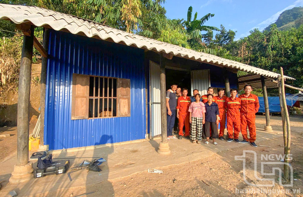 Nhờ sự giúp đỡ của mẹ đỡ đầu, em La Thị Đô đã được ở trong ngôi nhà an toàn, kiên cố hơn.