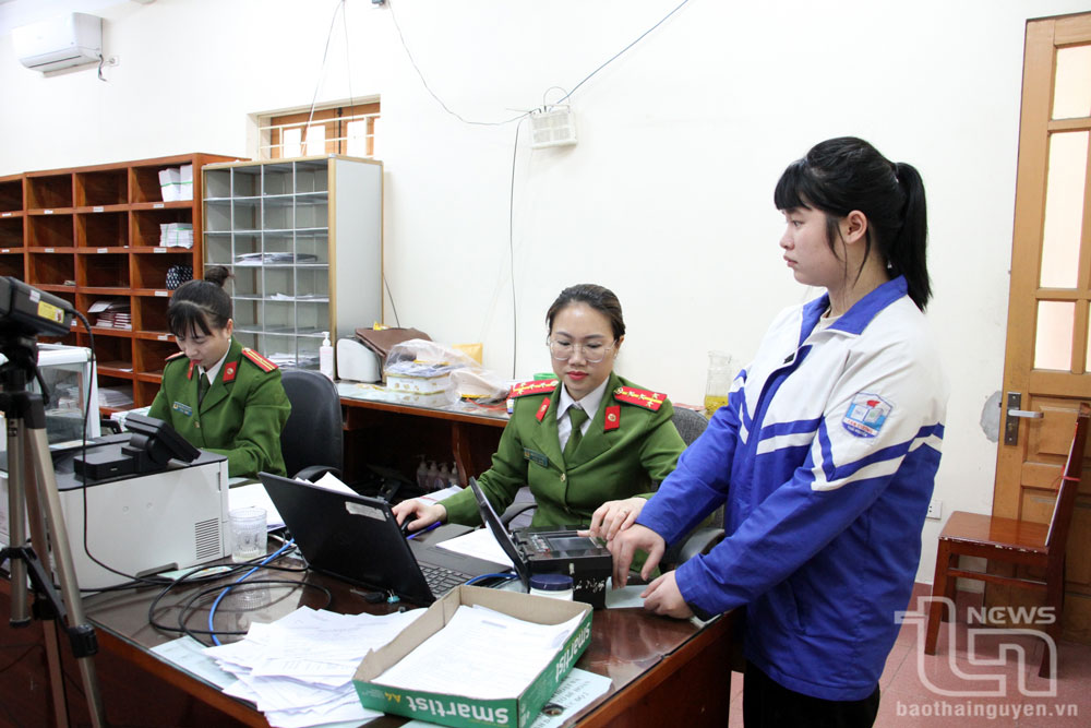 Không làm gián đoạn việc cấp căn cước và định danh điện tử mức 2 cho công dân