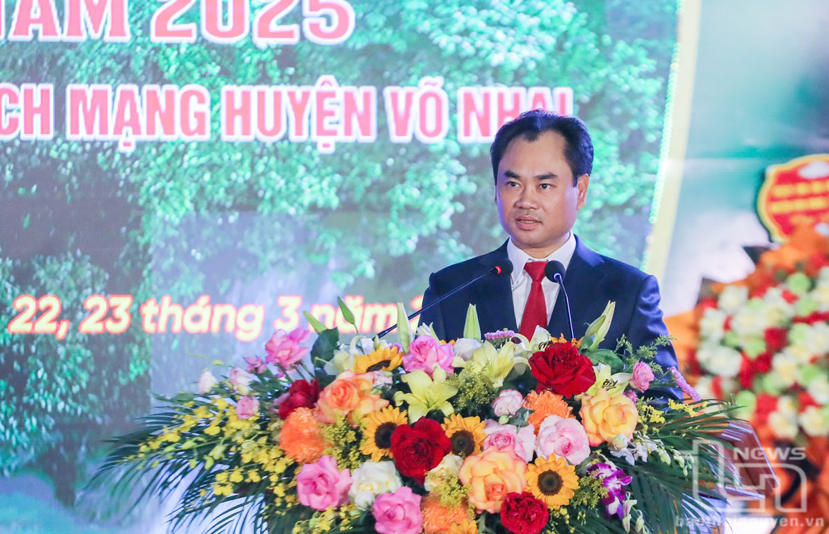 Đồng chí Bí thư Tỉnh ủy Trịnh Việt Hùng phát biểu tại buổi Lễ.