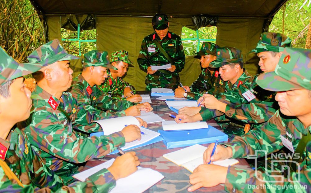 Ban Chỉ huy Lữ đoàn tổ chức Hội nghị giao nhiệm vụ cho các đơn vị chiến đấu tại khu sơ tán.
