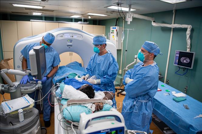 Mỹ đẩy mạnh tinh gọn bộ máy, cắt giảm 10.000 việc làm trong ngành y tế