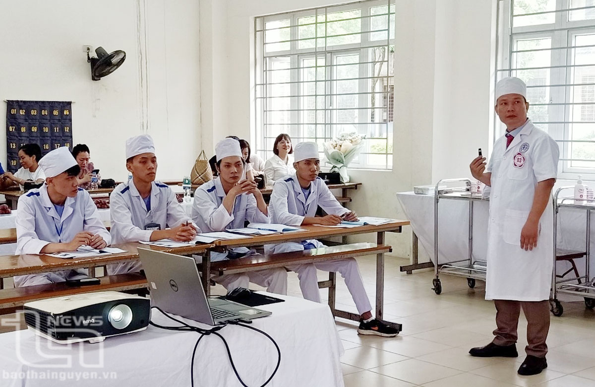 Nhiều giải pháp cải thiện chất lượng nguồn nhân lực