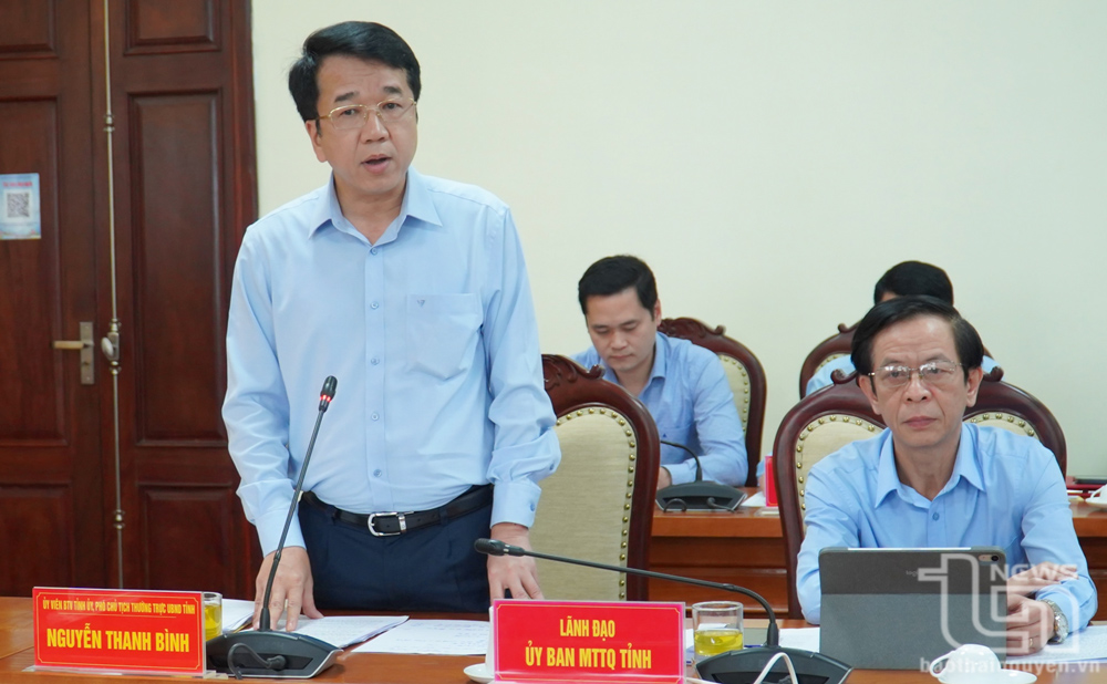 Đồng chí Phó Chủ tịch Thường trực UBND tỉnh Nguyễn Thanh Bình phát biểu tại Hội nghị.