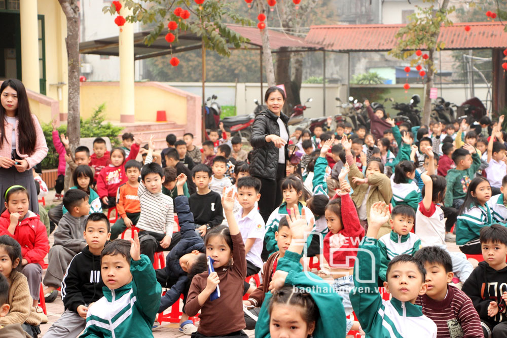 Chương trình thu hút đông đảo học sinh tham gia.