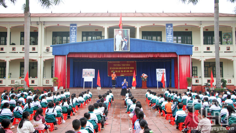 Công ty Núi Pháo phối hợp với Trường Tiểu học Hà Thượng (Đại Từ), tổ chức Chương trình tuyên truyền hưởng ứng Giờ Trái Đất.