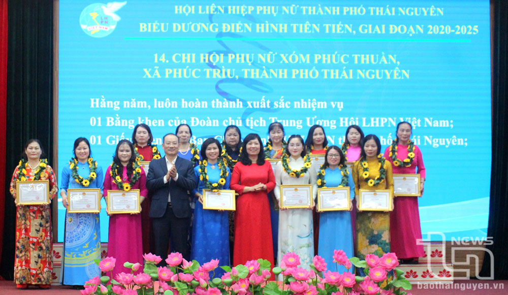 Hội Liên hiệp Phụ nữ các địa phương biểu dương điển hình tiên tiến