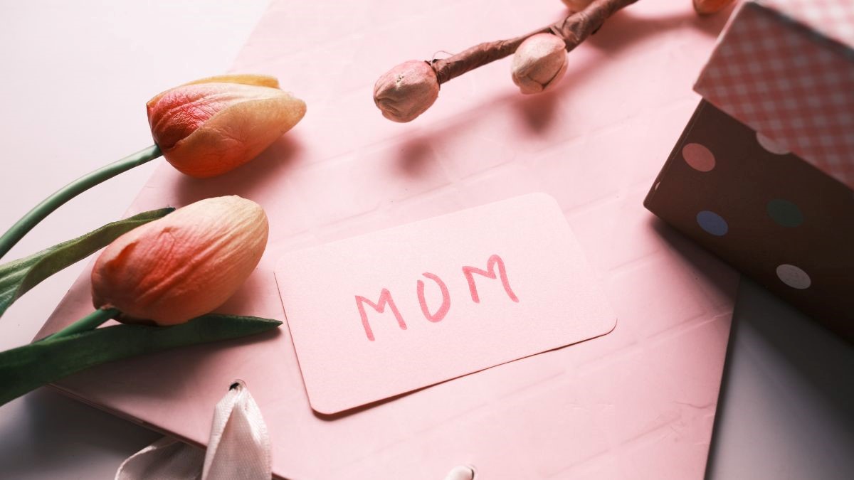 Mua quà 8/3 cho mẹ chồng nên lưu ý gì? Mua ở đâu uy tín