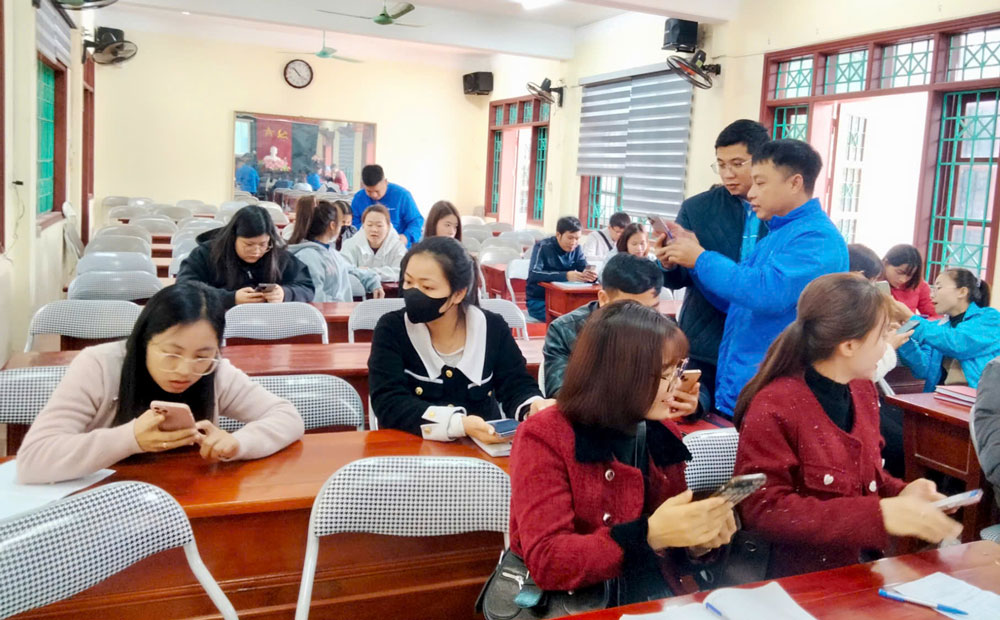 Phú Bình: Trên 85% người dân có hồ sơ sức khỏe điện tử