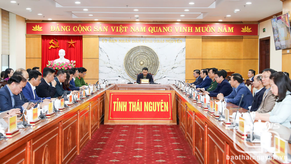 Đồng chí Nguyễn Huy Dũng, Phó Bí thư tỉnh ủy, Chủ tịch UBND tỉnh tham dự Phiên họp thứ nhất Ban Chỉ đạo phát triển khoa học, công nghệ, đổi mới sáng tạo, chuyển đổi số, Đề án 06 tại điểm cầu UBND tỉnh.