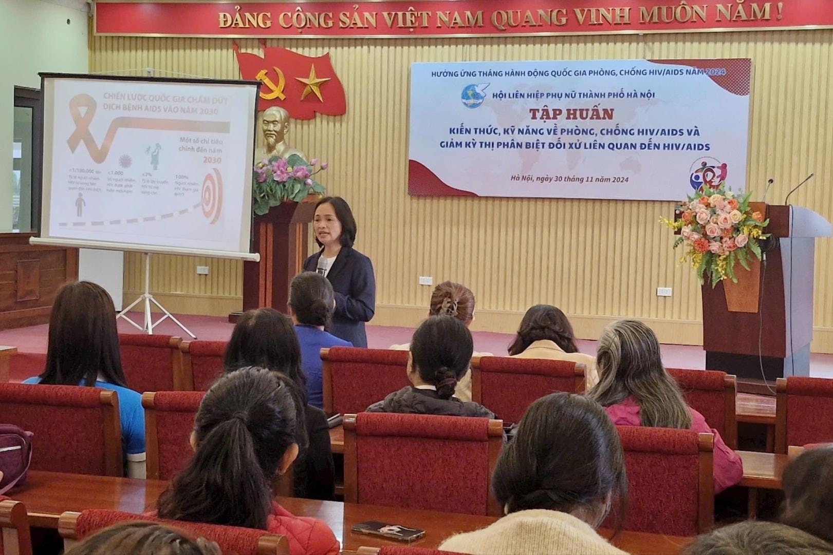 Hà Nội: 90% người nhiễm HIV trong diện quản lý được điều trị bằng thuốc kháng vi rút
