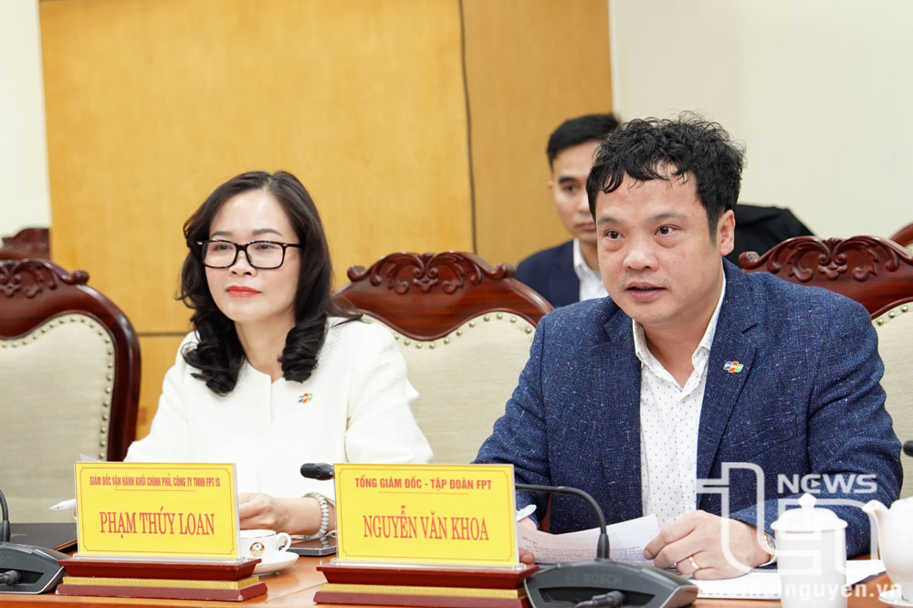 Lãnh đạo Tập đoàn FPT phát biểu tại buổi làm việc.