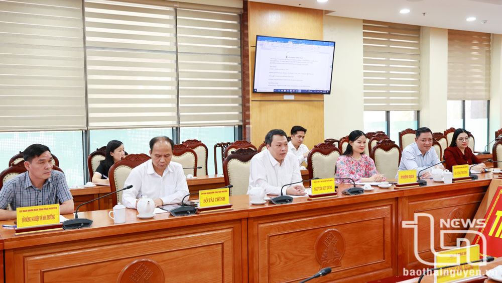 Đồng chí Chủ tịch UBND tỉnh Nguyễn Huy Dũng và lãnh đạo các sở, ngành của tỉnh tiếp Đoàn chuyên gia.