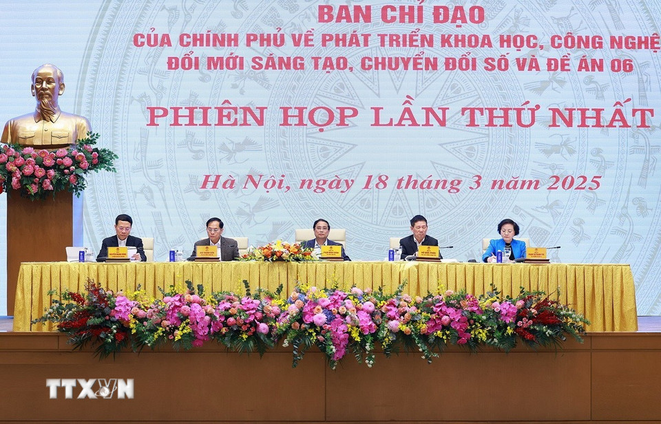 Thủ tướng Chính phủ Phạm Minh Chính, Trưởng Ban Chỉ đạo phát triển khoa học, công nghệ, đổi mới sáng tạo, chuyển đổi số, Đề án 06, tại Phiên họp thứ nhất của Ban Chỉ đạo, tổ chức sáng 18-3.