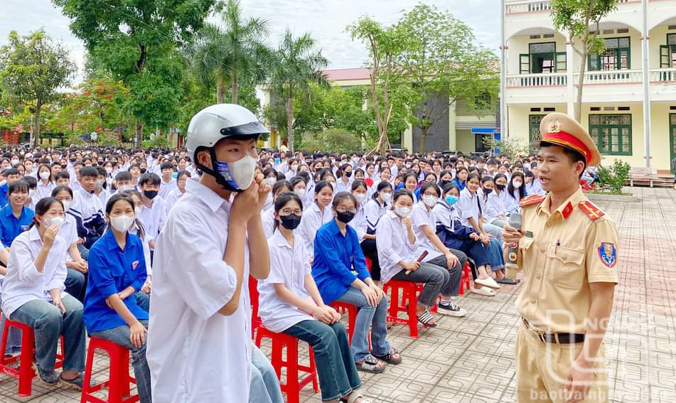 Kiềm chế, kéo giảm tai nạn giao thông