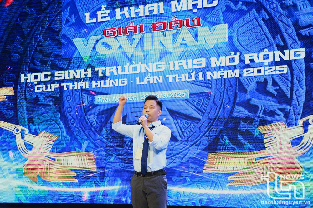 Đại diện Tổ trọng tài tuyên thệ trước giải đấu.