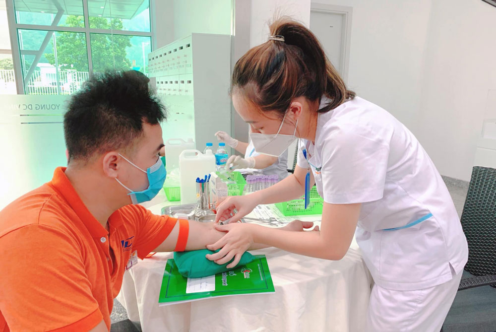 Lấy trên 610 mẫu quan trắc môi trường lao động