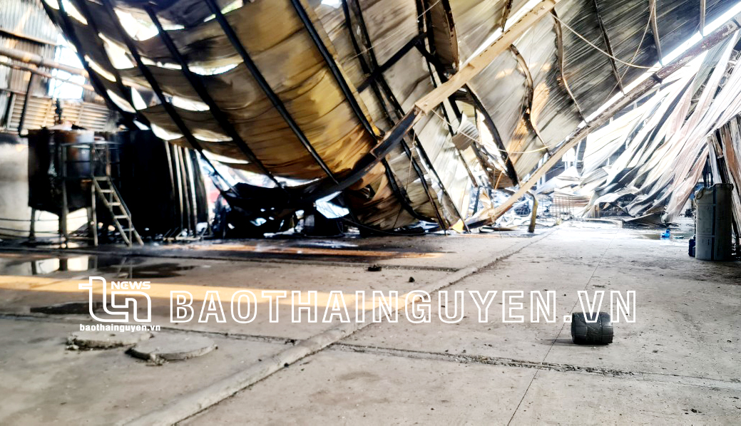 Dập tắt đám cháy tại nhà máy xử lý rác ở Phổ Yên