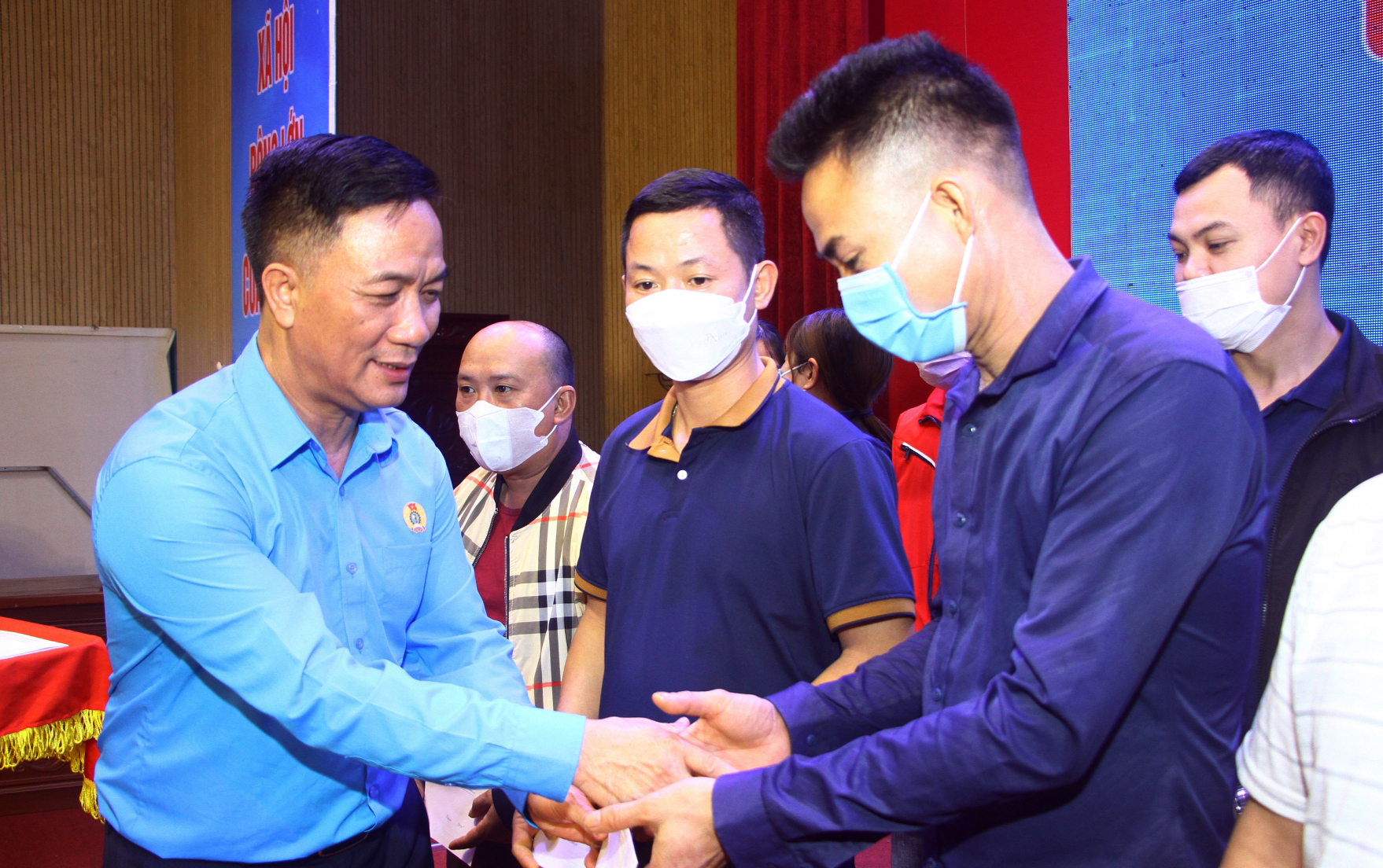 Phát động Tháng công nhân, hỗ trợ người lao động khó khăn