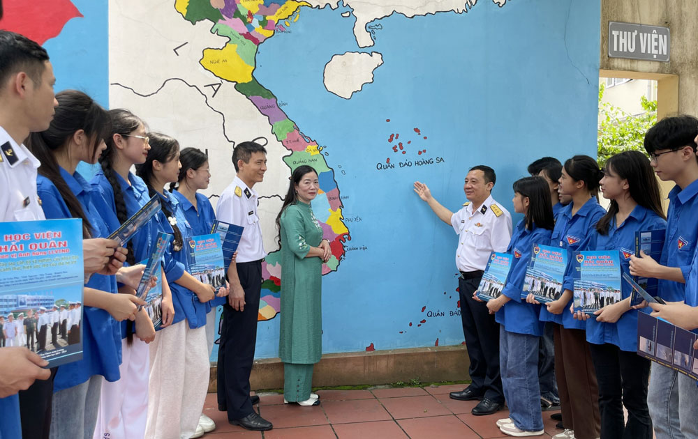 Tuyên truyền về biển đảo cho học sinh THPT 