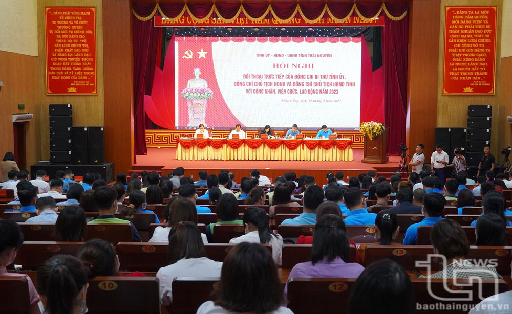 Quang cảnh Hội nghị đối thoại trực tiếp của các đồng chí Thường trực Tỉnh ủy với công nhân, viên chức, lao động năm 2023.