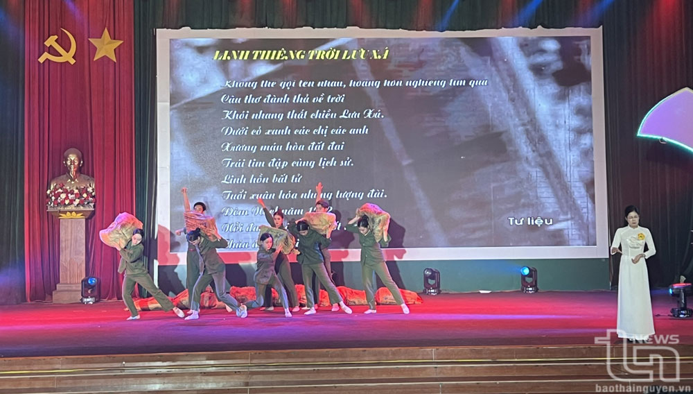 Một tiết mục tham dự phần thi năng khiếu.