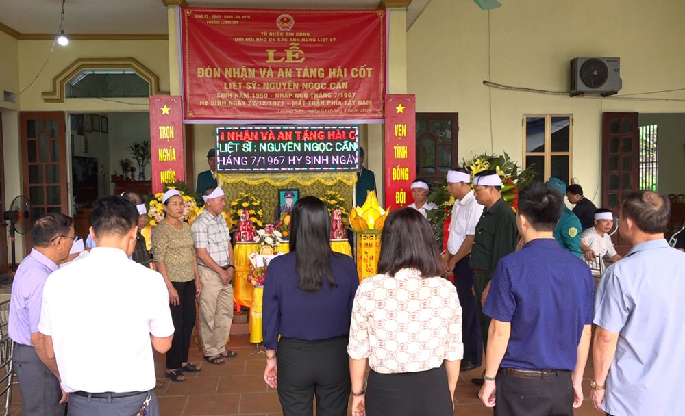 Đón nhận và an táng hài cốt Liệt sĩ Nguyễn Ngọc Cấn