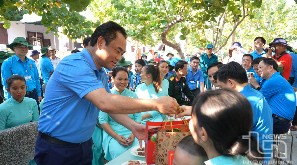 Đoàn công tác số 6 thăm, động viên quân, dân huyện đảo Trường Sa và Nhà giàn DK1: Hải trình nhiều ý nghĩa