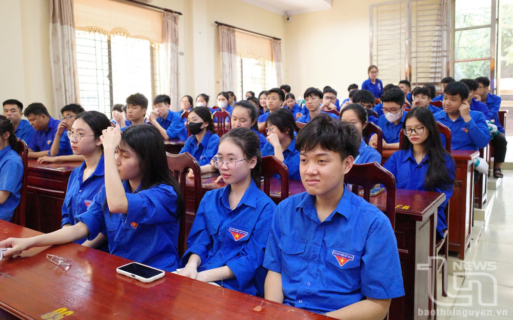 Các đoàn viên tham gia chương trình.
