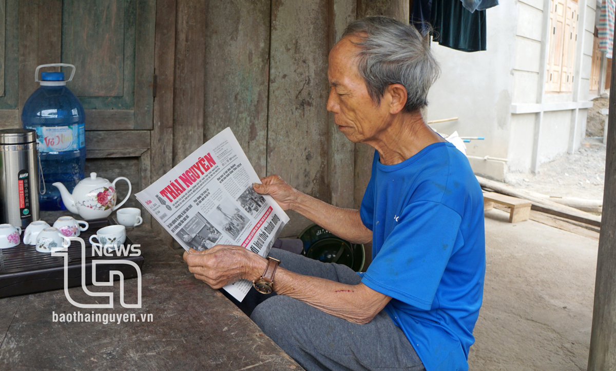 Người thắp lửa trên đỉnh trời