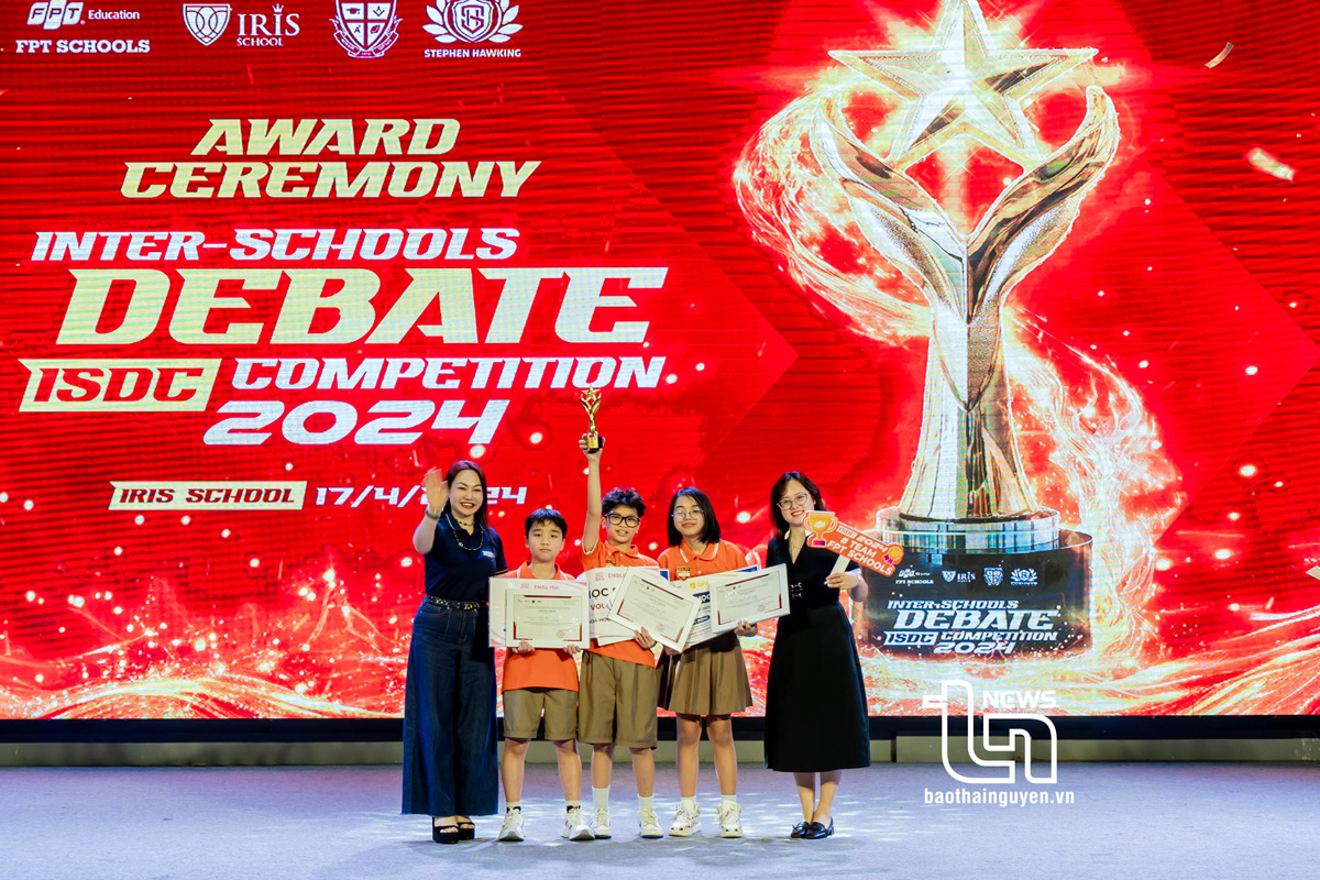 The Fantastic Primary Team (FPT School) vô địch Bảng Tiểu học.