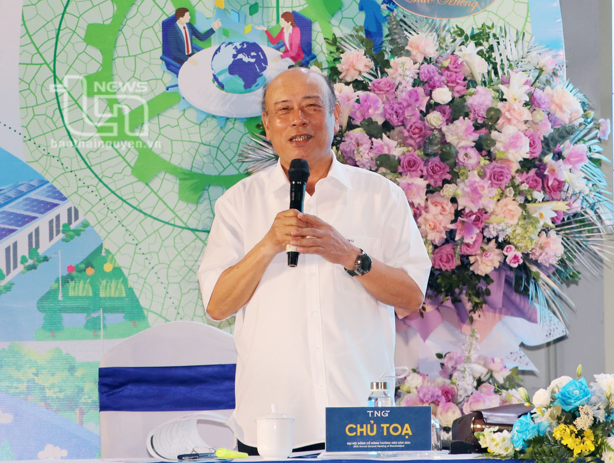 Ông Nguyễn Văn Thời Chủ tịch HĐQT phát biểu tại cuộc họp