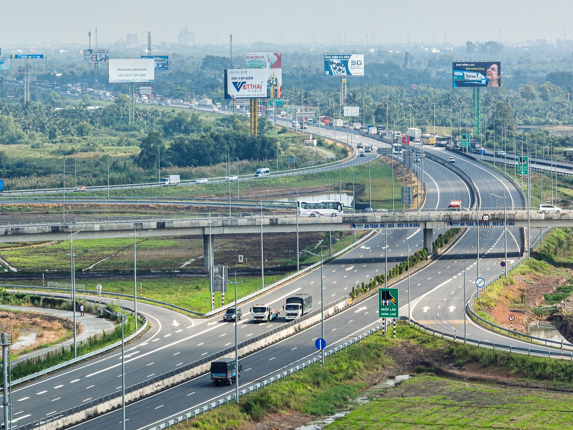 Đề xuất 2 mức thu phí trên các tuyến cao tốc do Nhà nước đầu tư