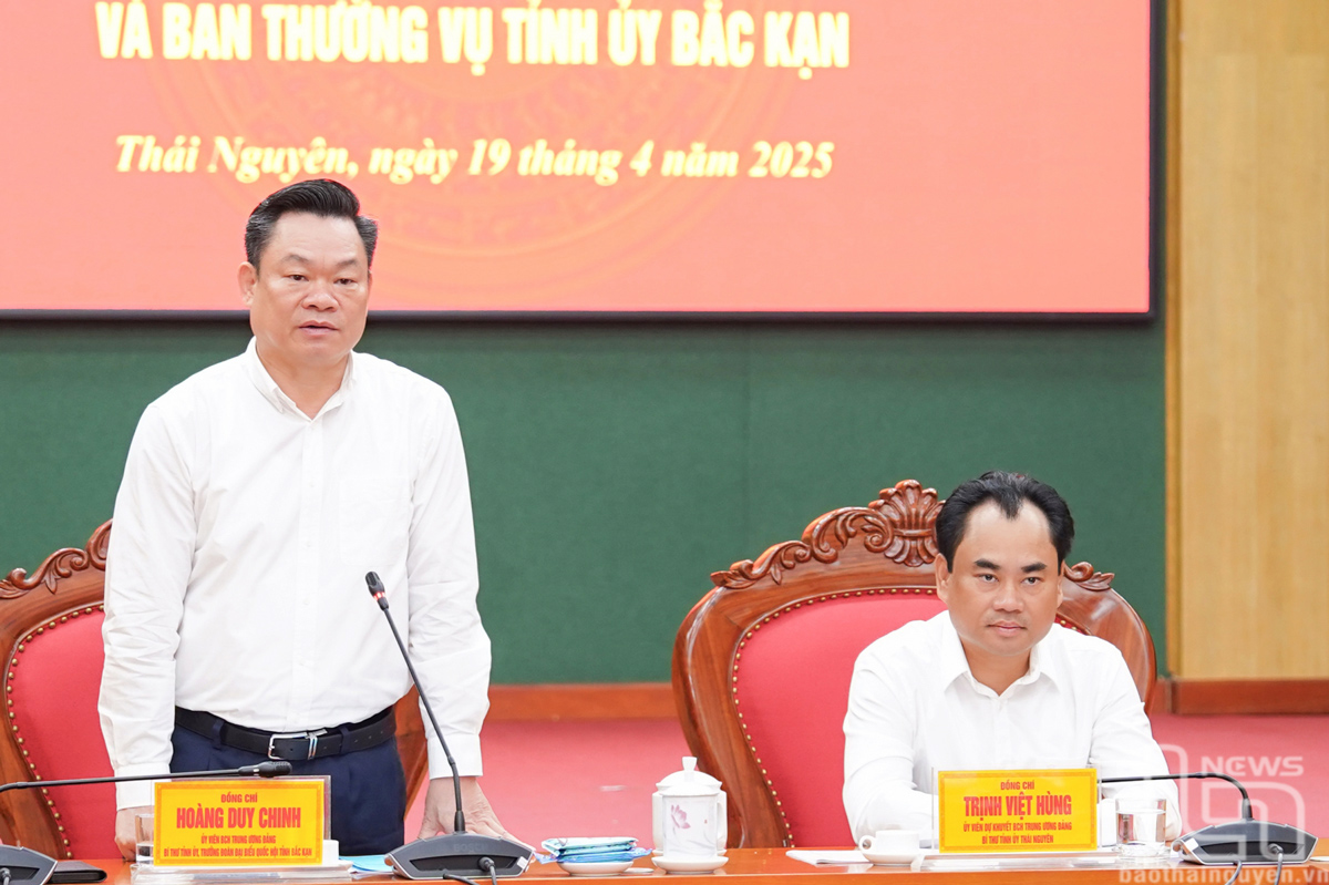 Đồng chí Bí thư Tỉnh ủy Bắc Kạn Hoàng Duy Chinh phát biểu tại Hội nghị.