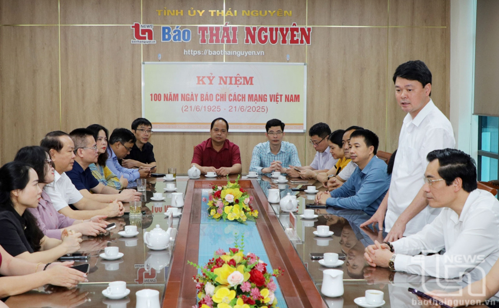 Quang cảnh buổi làm việc.