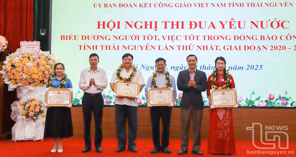 Biểu dương người tốt, việc tốt trong đồng bào Công giáo