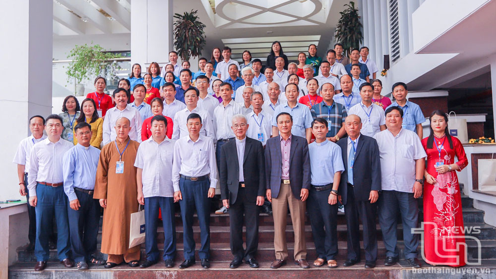 Các đại biểu chụp ảnh tập thể bên lề Hội nghị.