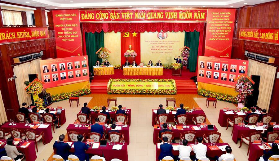 Cán bộ, đảng viên càng phải gương mẫu