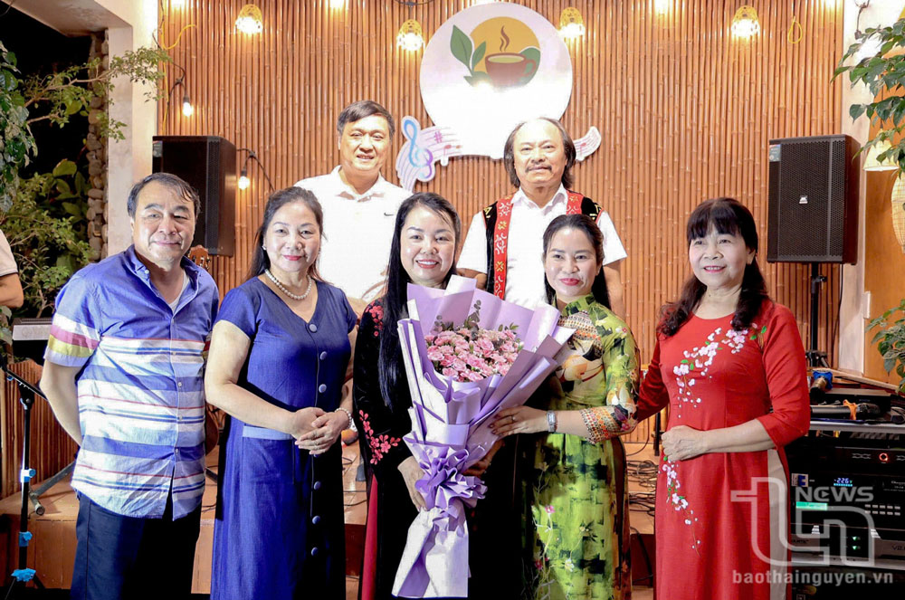 Ban Chủ nhiệm Câu lạc bộ Tâm Giao gồm 7 thành viên.