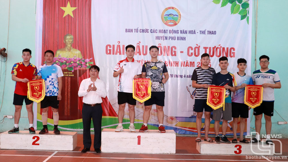 Phú Bình: Trên 120 vận động viên tham gia giải cầu lông và cờ tướng