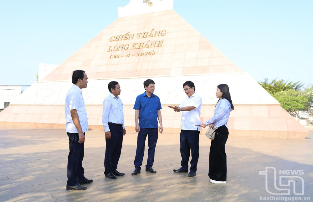 Chuyện bên Tượng đài chiến thắng Long Khánh
